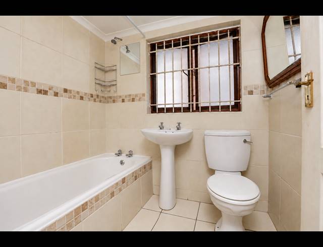 3 BEDROOM TOWNHOUSE FOR SALE IN GLENWOOD